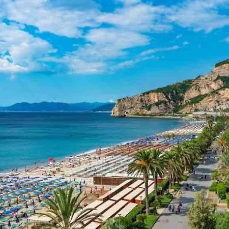 Appartamento In Centro Storico Finale Ligure Exterior foto