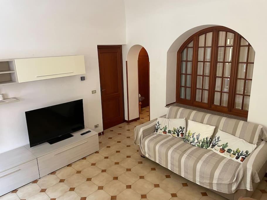 Appartamento In Centro Storico Finale Ligure Exterior foto