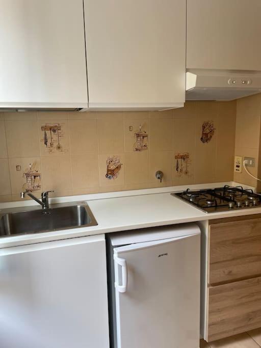 Appartamento In Centro Storico Finale Ligure Exterior foto